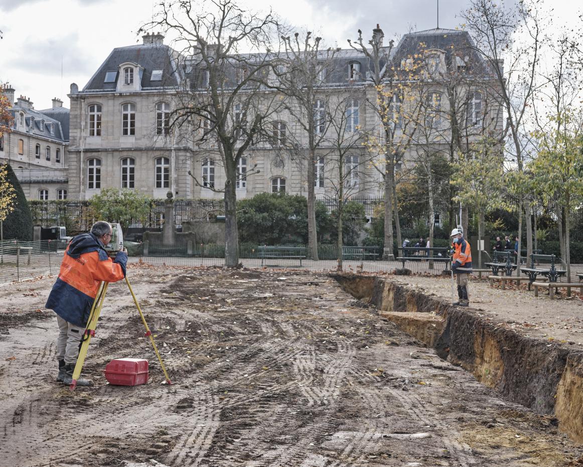 Levé topographique des tranchées de replantation dans le secteur Préau Saint-Michel/École des Mines.